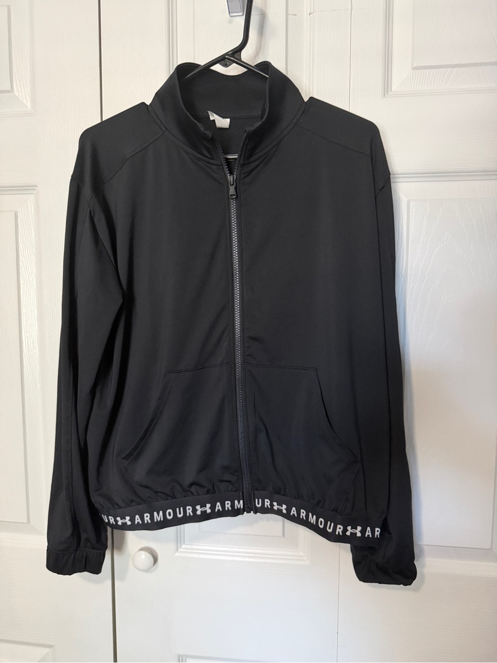 Under Armour Women’s Black Full Zip Athletic Jacket Size Medium Oversized Fit